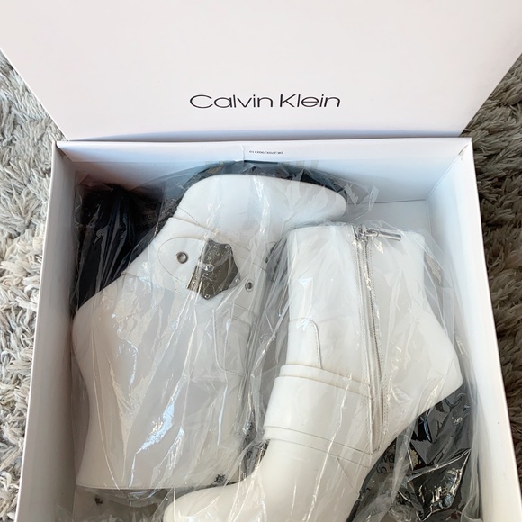 Luxury and gorgeous bootie - Picture 9 of 11